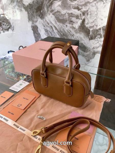 激安 通販 ブランドMIUMIU高品質唯一無二の存在ボウリングバッグ 2