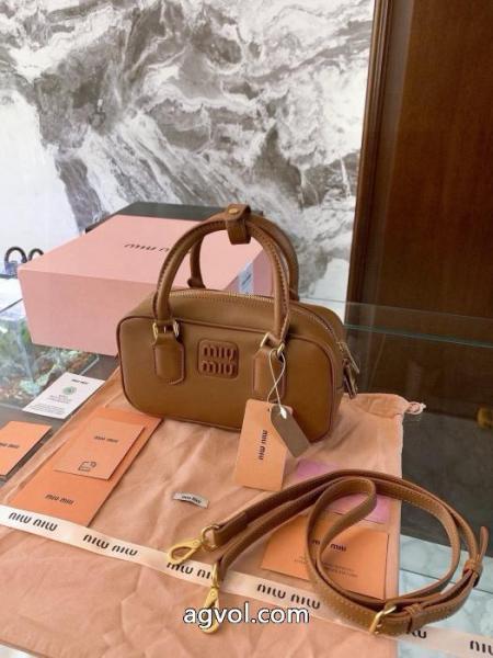 激安 通販 ブランドMIUMIU高品質唯一無二の存在ボウリングバッグ 4