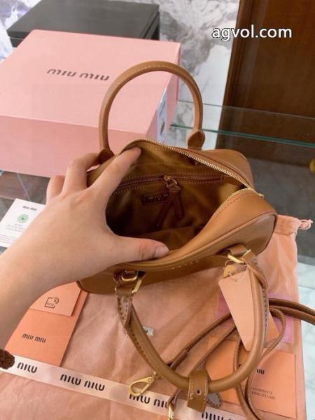激安 通販 ブランドMIUMIU高品質唯一無二の存在ボウリングバッグ 5