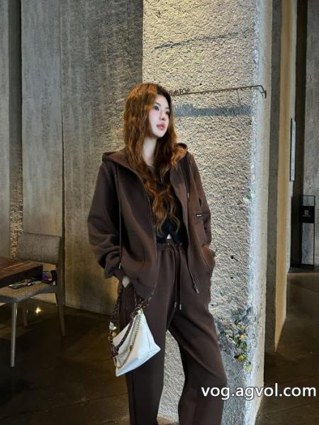 MiuMiu2025春秋爆金カジュアルスポーツスーツ 0 