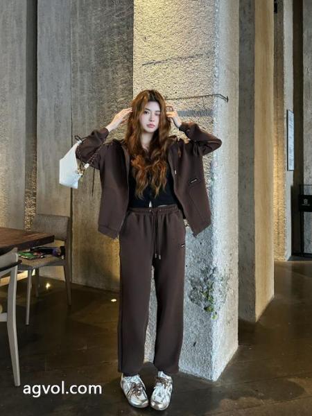 MiuMiu2025春秋爆金カジュアルスポーツスーツ 5 