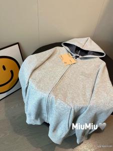 最大の魅力ジュアル感強めの着スーパー コピー ブランドコートMIUMIU