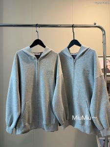 最大の魅力ジュアル感強めの着スーパー コピー ブランドコートMIUMIU