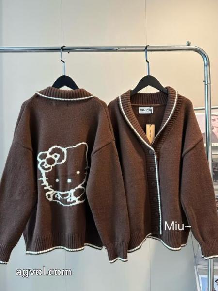 miumiuの新作連名ハローキティ限定カーディガンコート 3