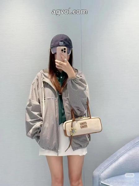 Miumiuチェック柄テクノロジー生地パイロットジャケットコート 2