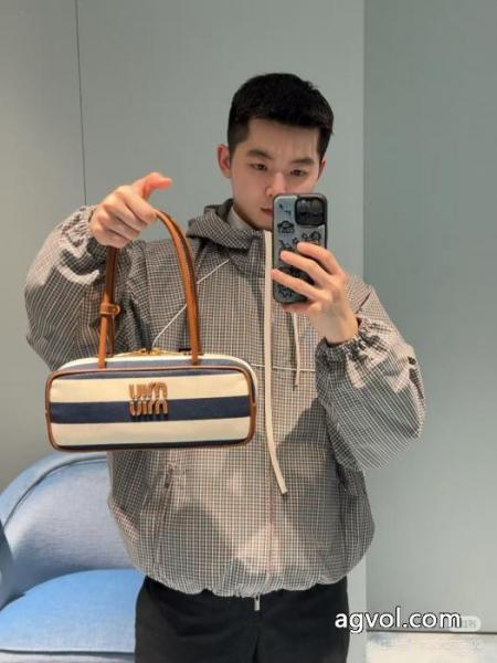 Miumiuチェック柄テクノロジー生地パイロットジャケットコート 1