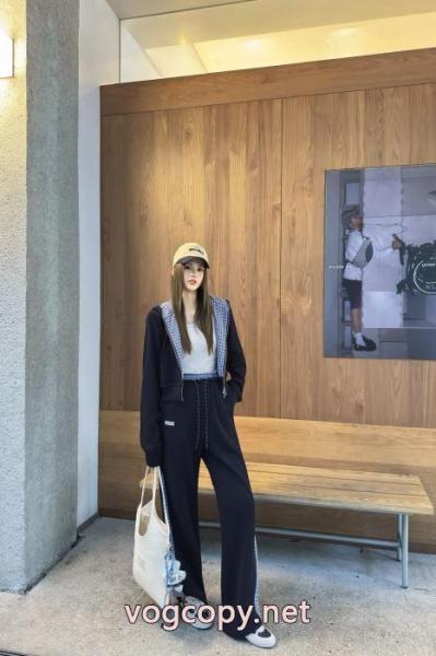 Miumiuカスタムアルファベットの小標格子をつなぎ合わせたカスタムカジュアルスーツ 3