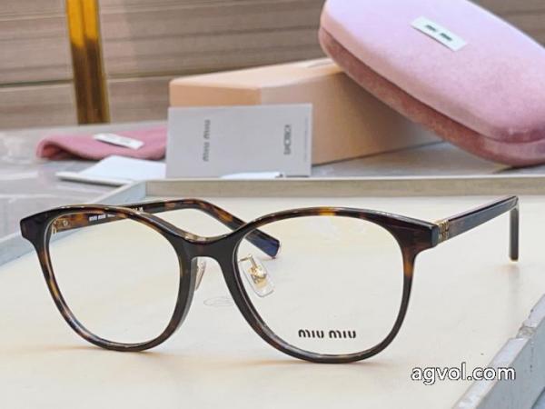 コピー 商品 販売雑誌掲載大人っぽい爆発的な人気MIUMIU眼鏡のフレーム 3