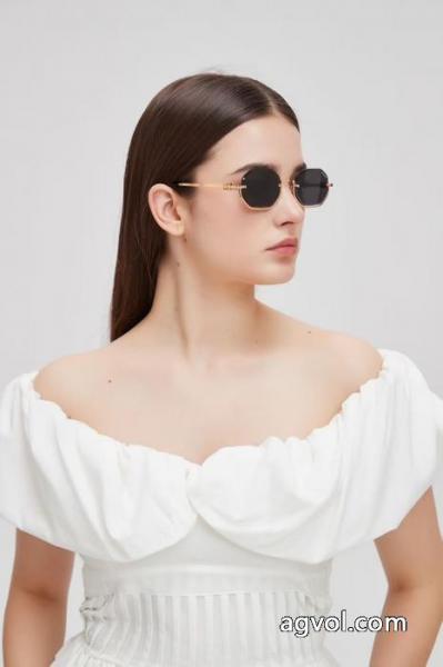 スーパー コピー ブランド完売再入荷  最安値に挑戦高級感溢るメガネMIUMIU 5 