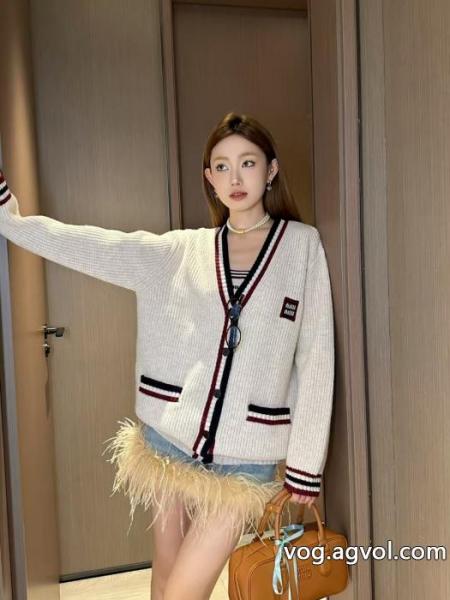 MIUMIU雑誌掲載 圧倒的な高級感 SS25完売必至スーパー コピー 安心コート 0
