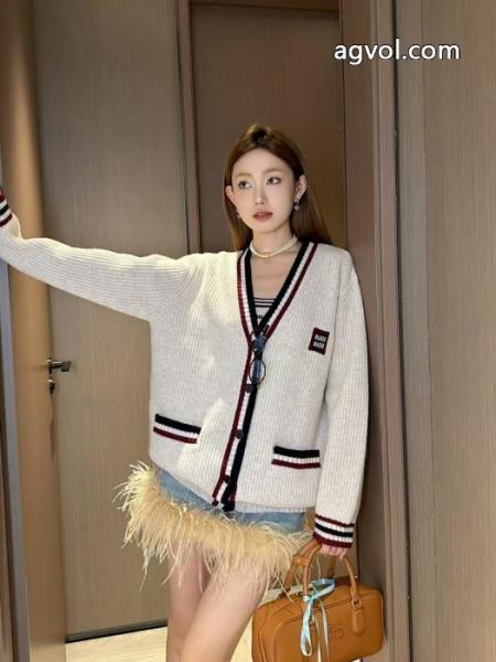 MIUMIU雑誌掲載 圧倒的な高級感 SS25完売必至スーパー コピー 安心コート 1