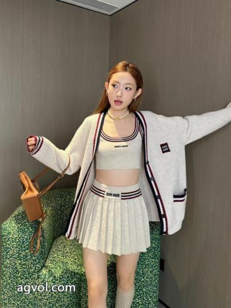 MIUMIU雑誌掲載 圧倒的な高級感 SS25完売必至スーパー コピー 安心コート 3