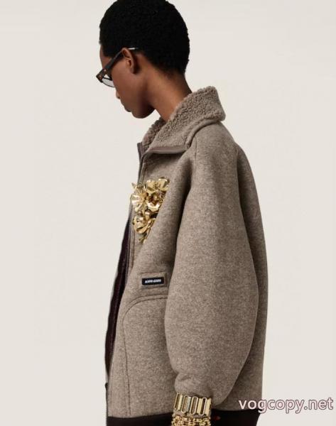 ブランド コピー 販売MIUMIU希少入荷 2025秋冬新作 相性抜群のコンビジャケット 5 