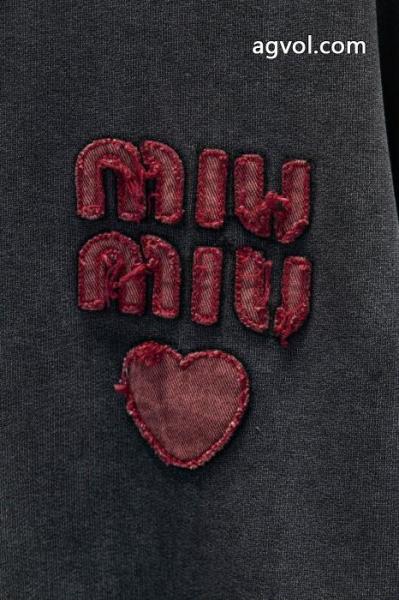 MIUMIUお洒落が人気新品 著名人愛用 大人キレイに仕立てる ブランド 通販店パーカー 3