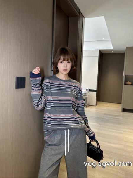 割引セール SS25限定版 今年大人気長袖Tシャツ通販 ブランドMIUMIU 0