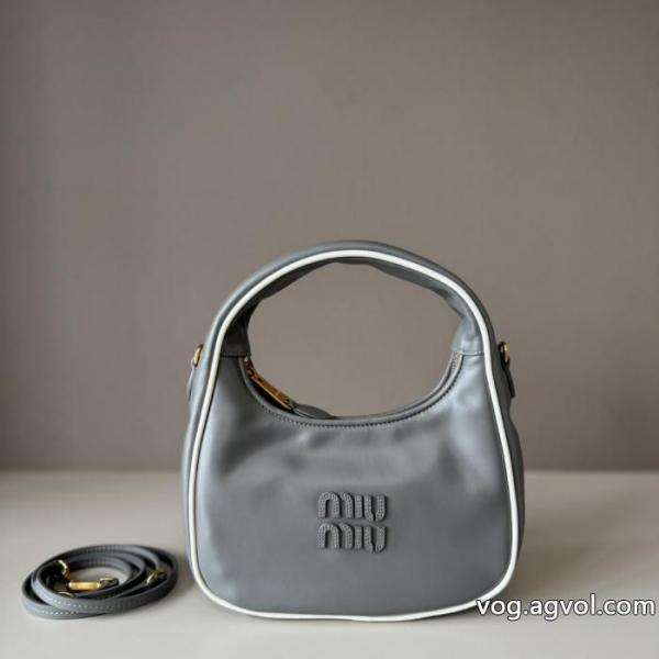 偽物 ブランド バッグカジュアルスタイルを軽快に 注目美品 シンプル使えるMIUMIU. 0