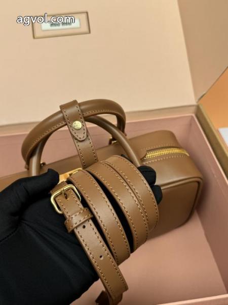 ブランド 偽物MIUMIU再入荷アイテム 輝く高級感満点 オシャレな雰囲気    バッグ. 6 