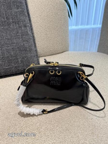 バッグMIUMIU通勤の定番 超人気高品質 定番が欲しい方ブランド コピー 安心 5 