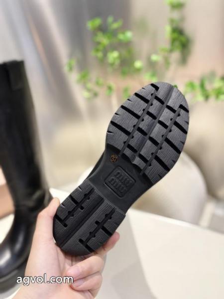 国内在庫有 人気商品再入荷 2026年秋冬のトレンドアイテムミュウミュウブランド コピー 販売靴 ブーツ. 5 