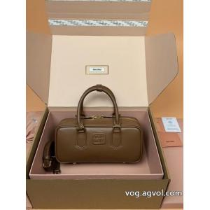 ブランド 偽物MIUMIU再入荷アイテム 輝く高級感満点 オシャレな雰囲気    バッグ.