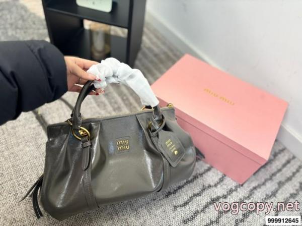 MIUMIU限定激安 2026 モード感の高い 全民望むな新作ブランド コピー 激安バッグ 4