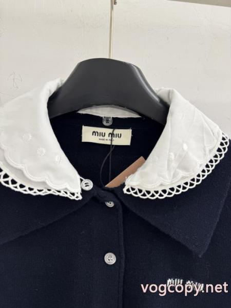 ロゴが印象的 高級感も漂い 数量限定品MIUMIUコートコピー 商品 ブランド 3