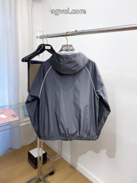 優秀なアイテム 激安上品 2026秋冬の定番新品到来!MIUMIUブランド コピー 販売ジャケット 5