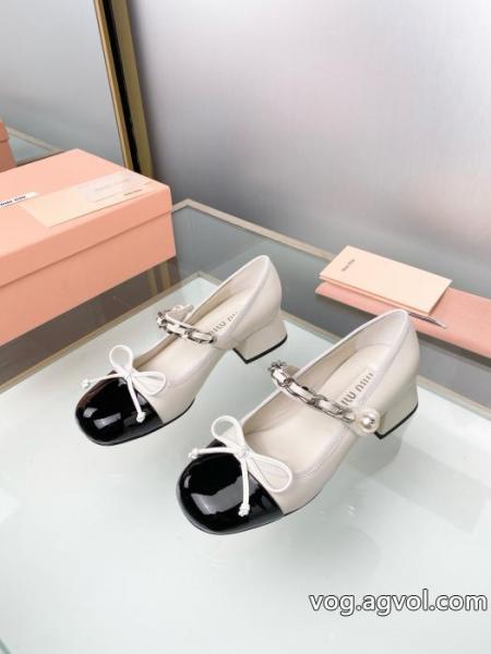 清潔感で洗練され 秋先や冬にぴったりの新作 話題沸騰中ミュウミュウ MIUMIUスーパー コピー 安心 ブーツ.. 0 