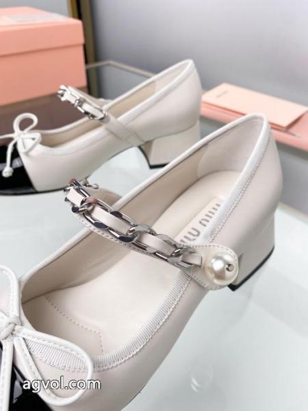 清潔感で洗練され 秋先や冬にぴったりの新作 話題沸騰中ミュウミュウ MIUMIUスーパー コピー 安心 ブーツ.. 7 