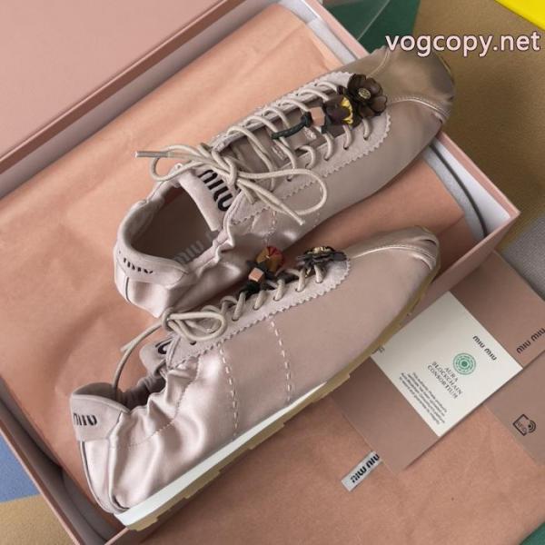MIUMIU26新品*最安値保証 大人気アイテム 大人っぽいデザインパンプスブランド スニーカー 激安.. 4