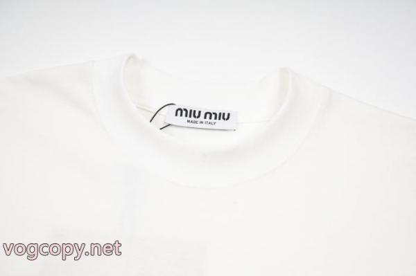 海外限定 2026超人気アイテム 最高級品質のブランド 偽物MIUMIU半袖Tシャツ 4
