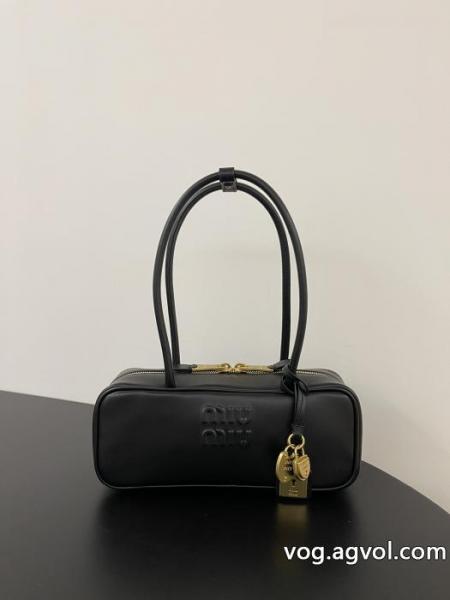 MIUMIUバッグロゴが素敵 絶対に買える! 春季超人気アイテム激安 ブランド.. 0