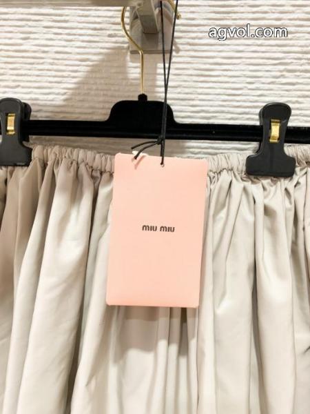 スカート2026年春の新作コレクション 定番のストリートスタイル 若い世代に評判がいいブランド コピー s 級MIUMIU. 6 