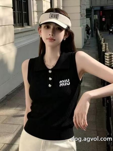 MIUMIU半袖Tシャツ期間限定SALE 注目する憧れブランドの新作 最先端ファション激安 通販 専門店 0