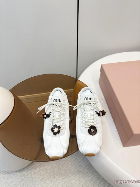 MIUMIUブランド レプリカ ずっと愛用したいアイテム 素敵な夏の定番アイテム 夏季限定販売.. 0