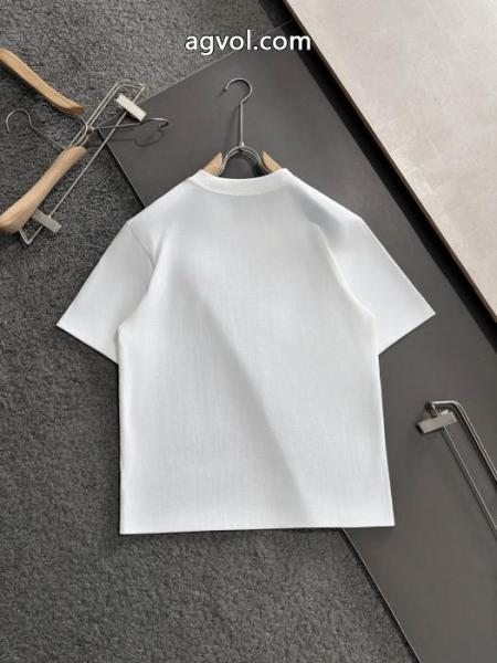 MIUMIU半袖Tシャツ発売極限状態! 2026新品 使い勝手の良いコピー 品 ブランド 5