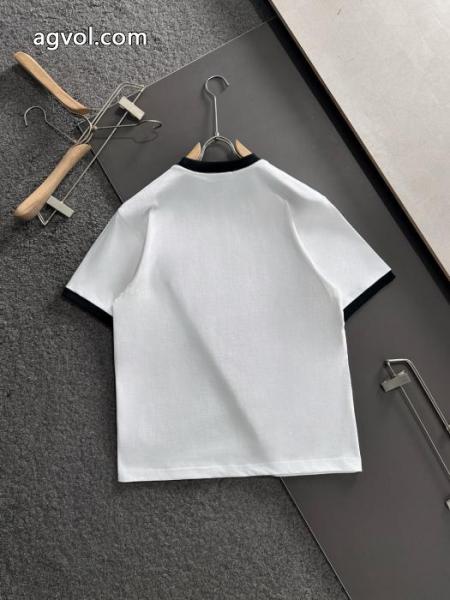 MIUMIU日本未発売 着心地良く 人気アイテムが勢ぞろい半袖Tシャツ偽物 ブランド 5 