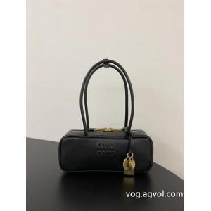 MIUMIUバッグロゴが素敵 絶対に買える! 春季超人気アイテム激安 ブランド..