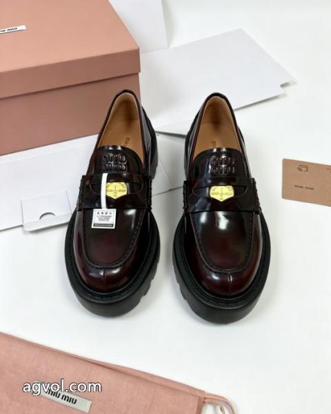 新しい品質保証 カジュアルなのに高感度が高く 季節感あふれる注目の新作ブランド コピー ショップブーツMIUMIU.. 5