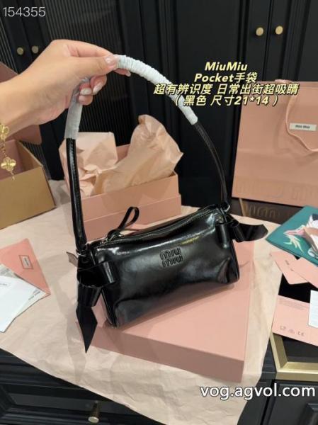 スーパー コピー海外セレブ愛用 普段使いに最適の大人スタイル 海外セレブ愛用    MIUMIU.. 0 