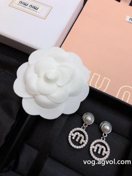 MIUMIUアクセサリー 2026ブランド コピー2026最新コラボ完売間近 入手困難 セレブも愛用商品 限定数限り.. 0
