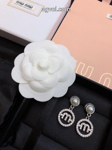 MIUMIUアクセサリー 2026ブランド コピー2026最新コラボ完売間近 入手困難 セレブも愛用商品 限定数限り.. 1