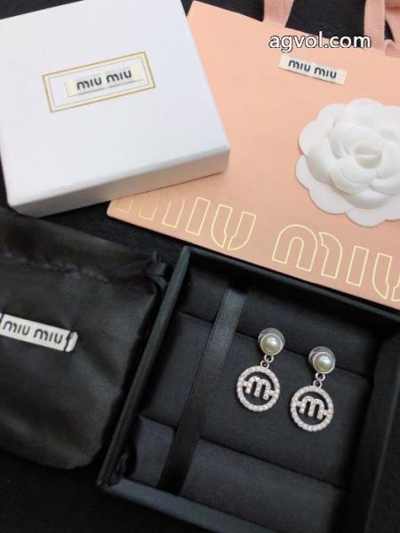 MIUMIUアクセサリー 2026ブランド コピー2026最新コラボ完売間近 入手困難 セレブも愛用商品 限定数限り.. 3