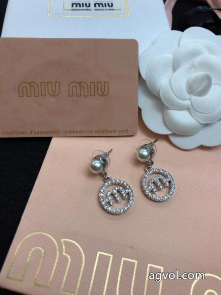 MIUMIUアクセサリー 2026ブランド コピー2026最新コラボ完売間近 入手困難 セレブも愛用商品 限定数限り.. 5