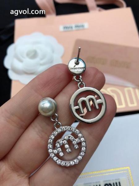 MIUMIUアクセサリー 2026ブランド コピー2026最新コラボ完売間近 入手困難 セレブも愛用商品 限定数限り.. 6