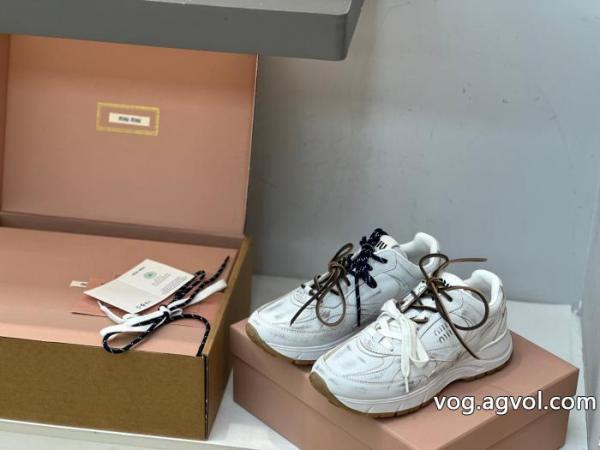 ブランド コピーミュウミュウ人気急上昇中 価格セール 入手困難 .. 0