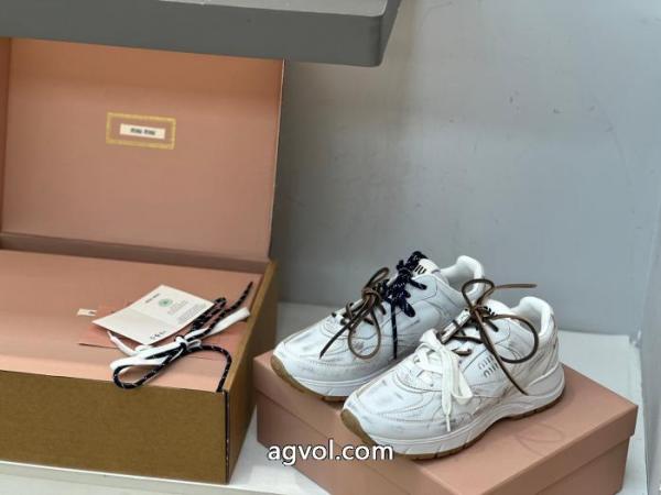 ブランド コピーミュウミュウ人気急上昇中 価格セール 入手困難 .. 1