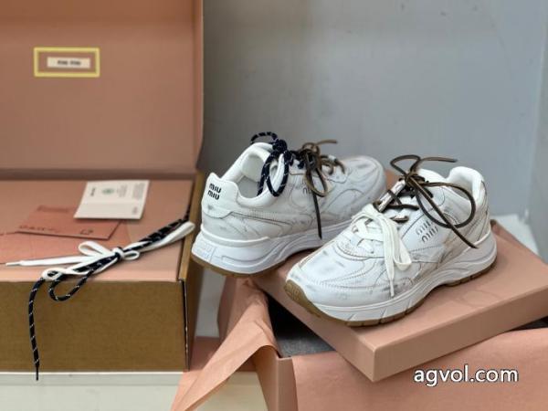 ブランド コピーミュウミュウ人気急上昇中 価格セール 入手困難 .. 4