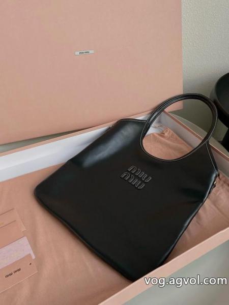 MIUMIUブランド 通販 激安バッグSALEお得にGET 目を惹く作品 2026☆新色が登場! .. 0