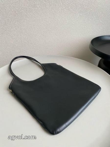 MIUMIUブランド 通販 激安バッグSALEお得にGET 目を惹く作品 2026☆新色が登場! .. 3
